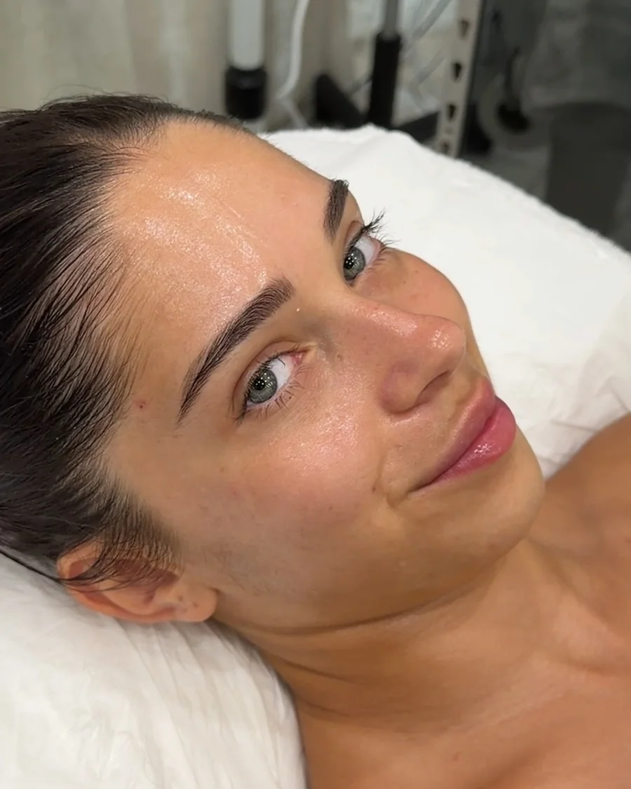 Le teint d'une cliente au sortir d'un soin du visage, peau lisse et lumineuse